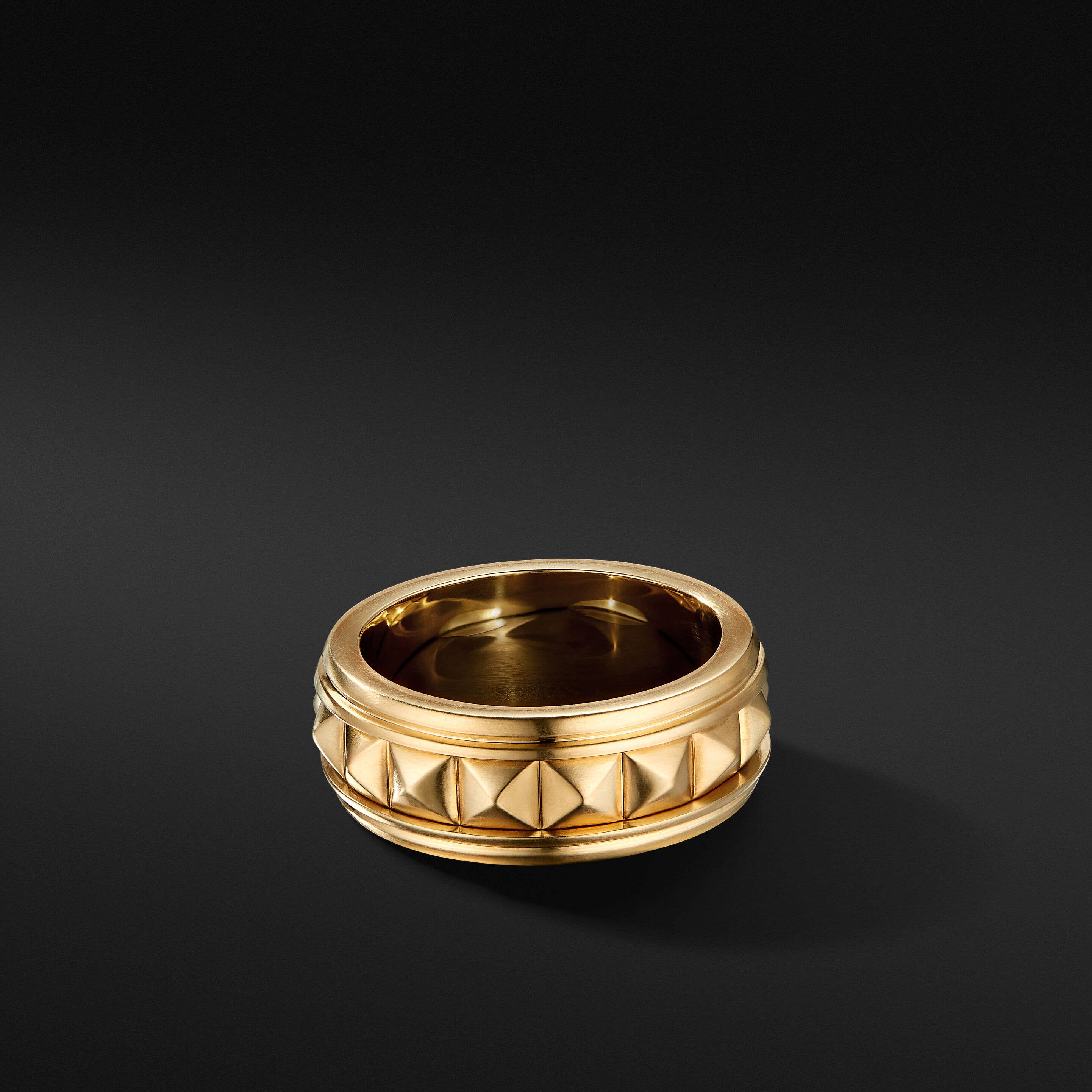 Pyramid Band Ring in 18K Yellow Gold