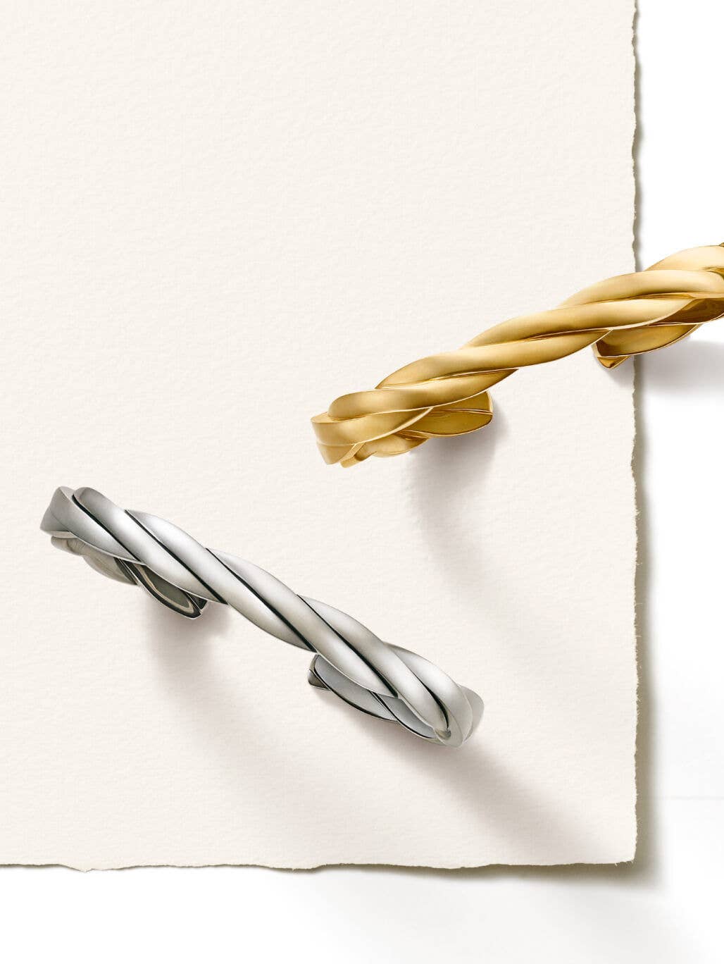 https://www.davidyurman.com/dw/image/v2/BGCL_PRD/on/demandware.static/-/Sites-dy-master-catalog/default/dw6f7e69bd/images/shop-the-look/2023/Spring/2023_Spring2_STL_FDay_New1.jpg