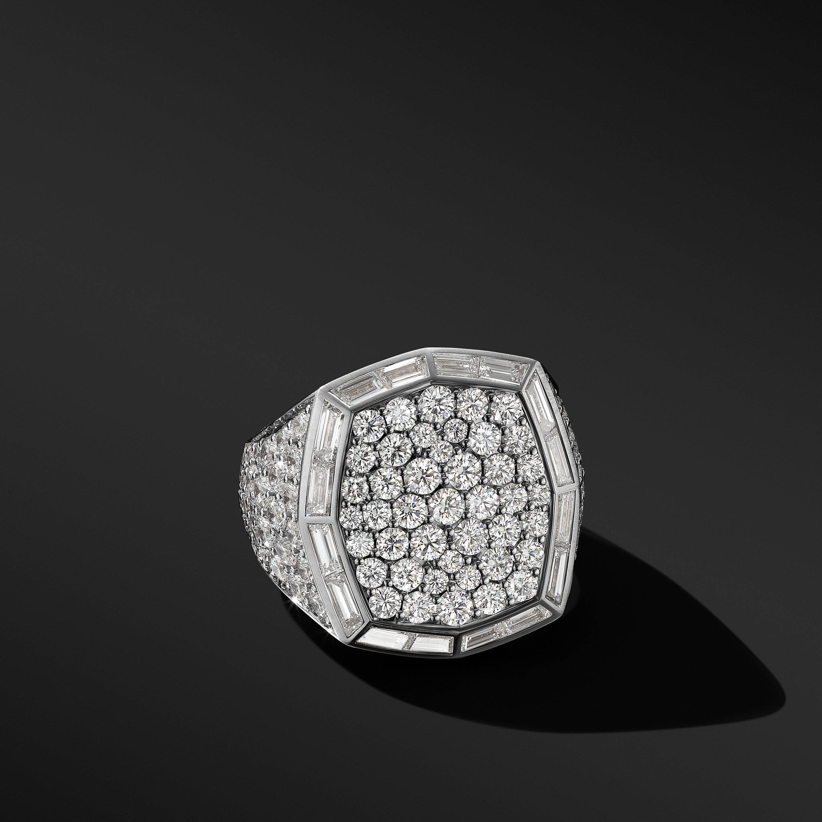 Signet Ring in 18K White Gold with Pavé Diamonds