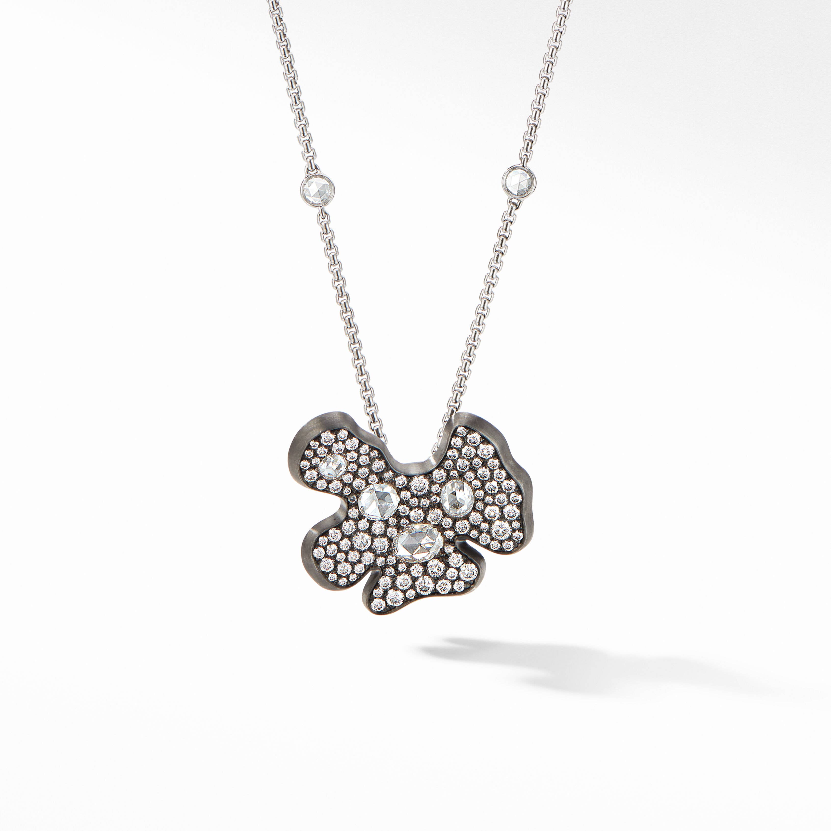 Night Petals Pendant with White Gold and Diamonds