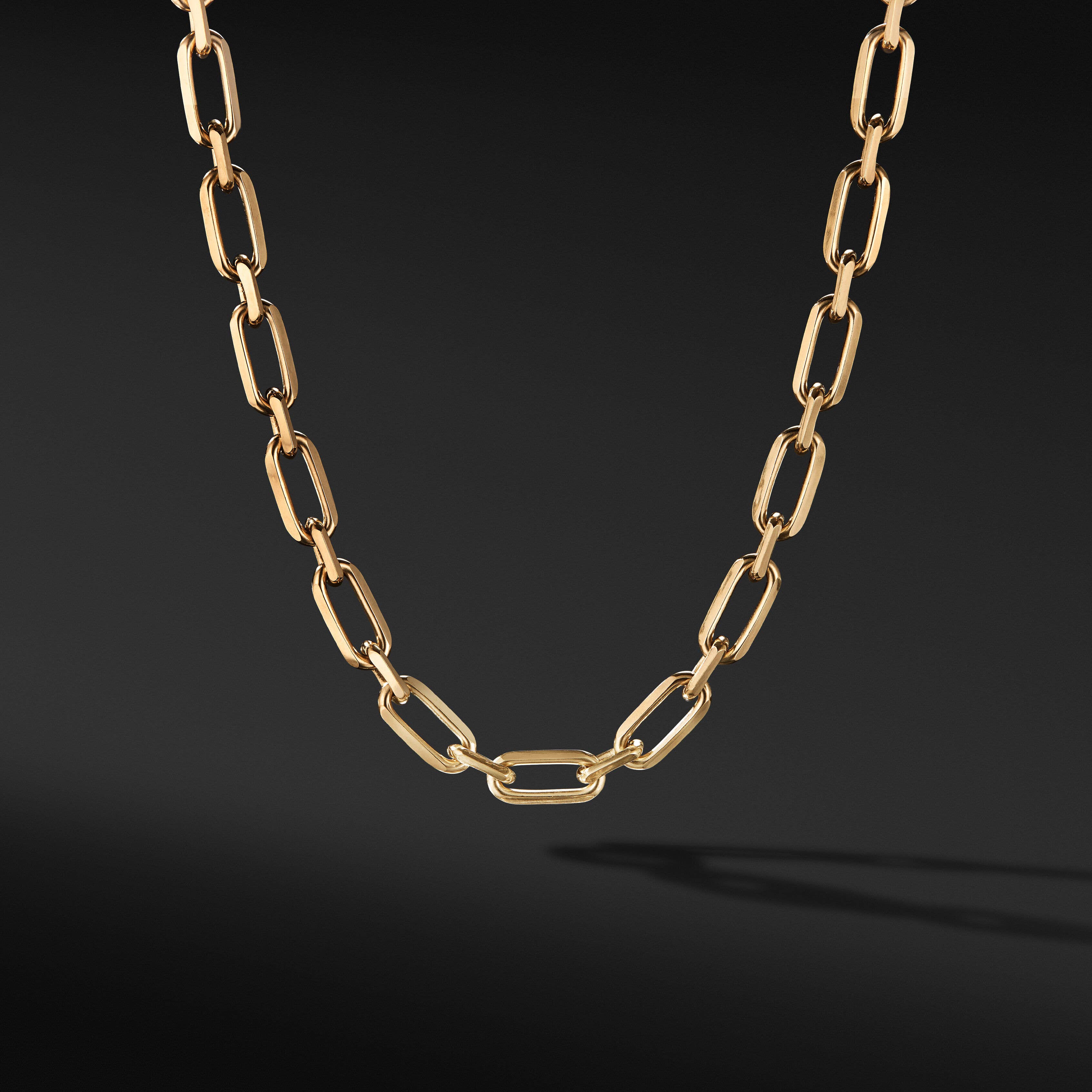 Elongated Open Chain Link Necklace in 18K Yellow Gold