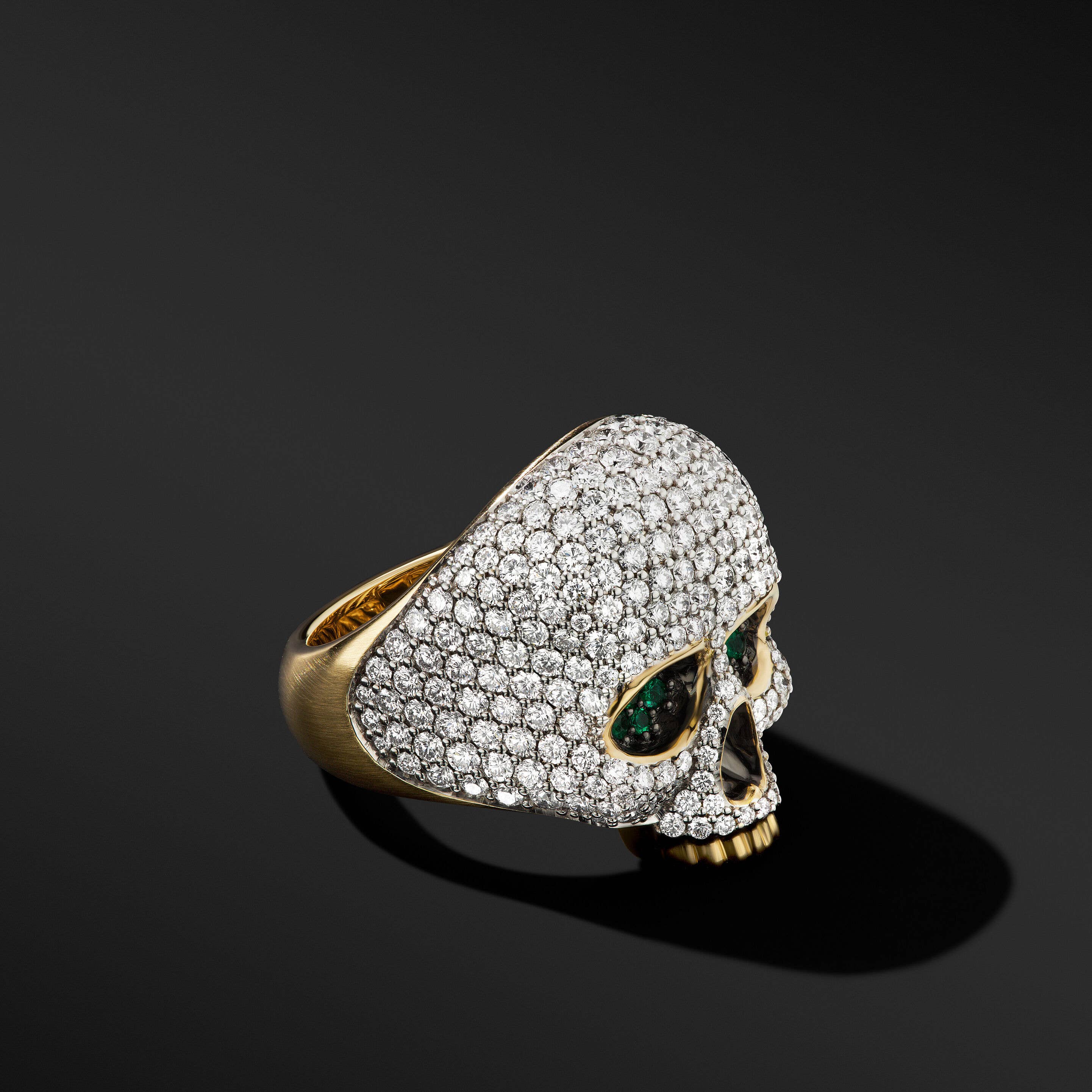 Memento Mori Skull Ring in 18K Yellow Gold with Pavé Diamonds and Emeralds