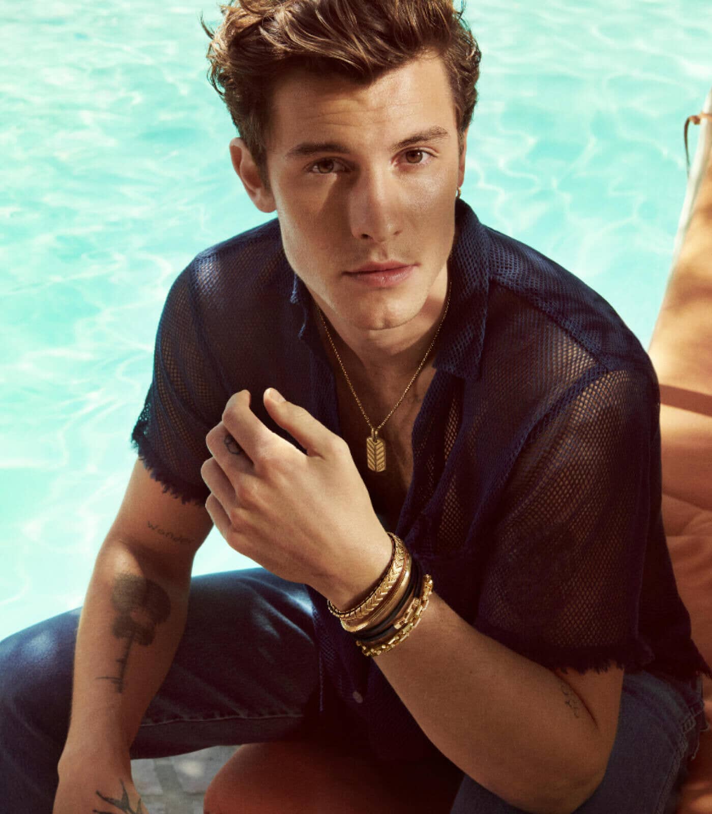 https://www.davidyurman.com/dw/image/v2/BGCL_PRD/on/demandware.static/-/Sites-dy-master-catalog/default/dwb678bce9/images/shop-the-look/2023/Spring/2023_Spring2_Campaign_PromoSM.jpg