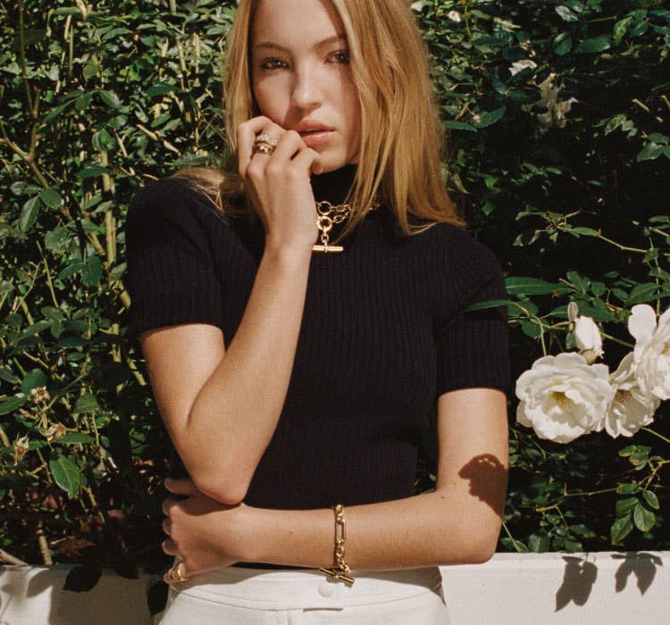 An image of Lila Moss wearing Lexington necklace and bracelet.