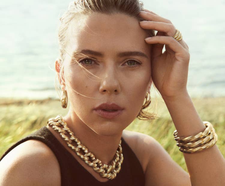 An image of two Cable Edge bracelets in yellow gold and silver