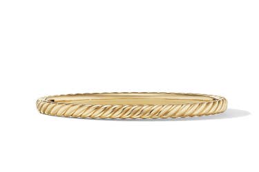 Shop Sculpted Cable bracelet in 18K yellow gold.