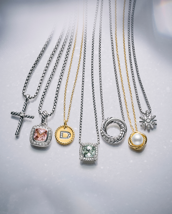 Shop David Yurman gifts under 1000 for her.