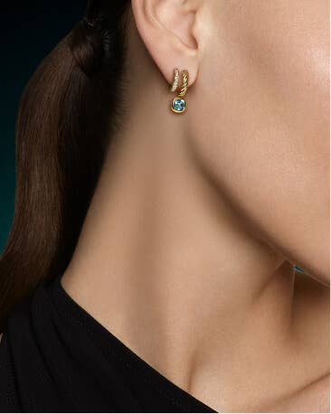 Boucles d&rsquo;oreilles Mercer David Yurman sur mannequin.
