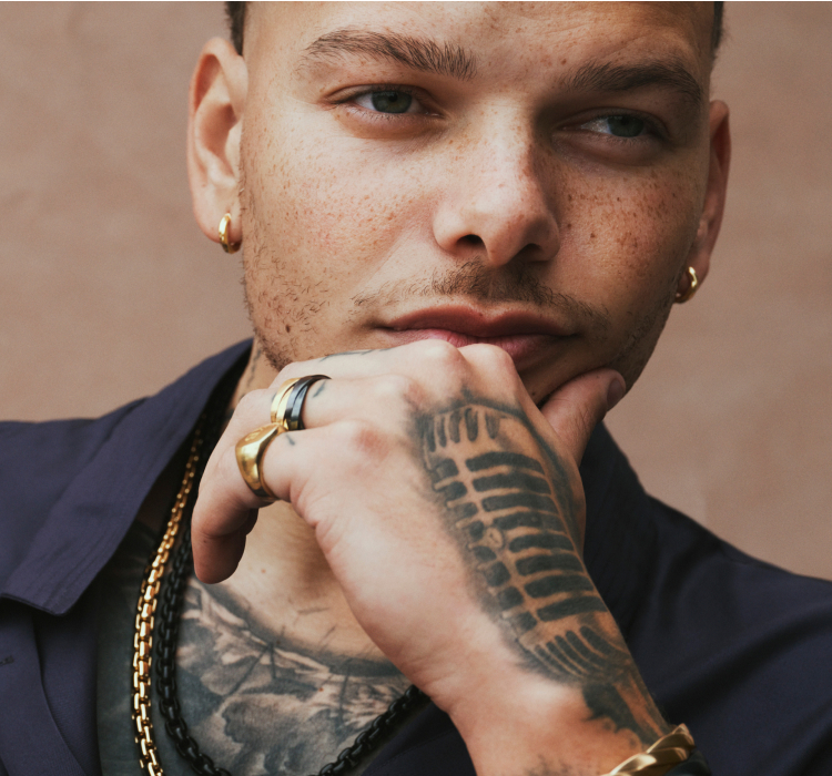 An image of Kane Brown wearing Helios.