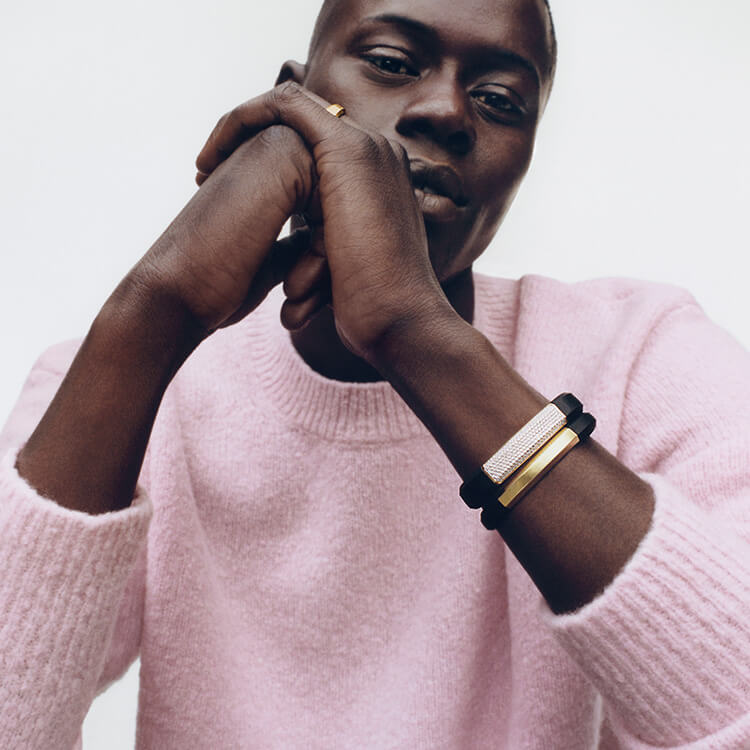 An image of a man wearing David Yurman jewellery.