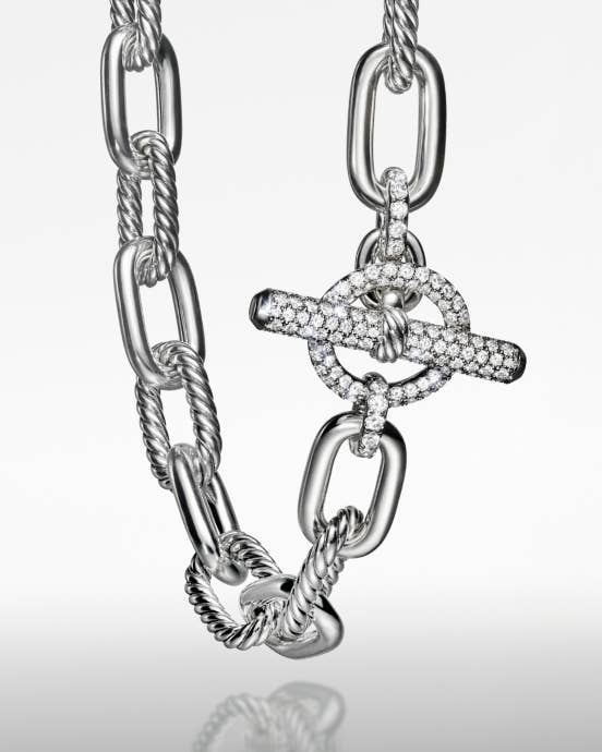 Collier David Yurman Madison à fermoir en T en argent et diamants.