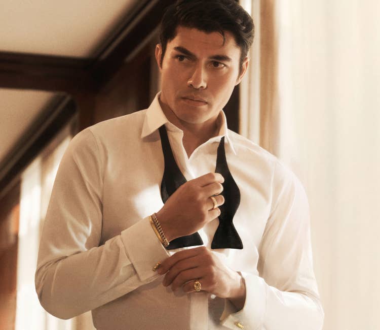 An image of Henry Golding getting ready.