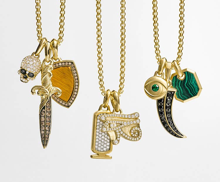 An image on eight gold amulets on three gold chains.