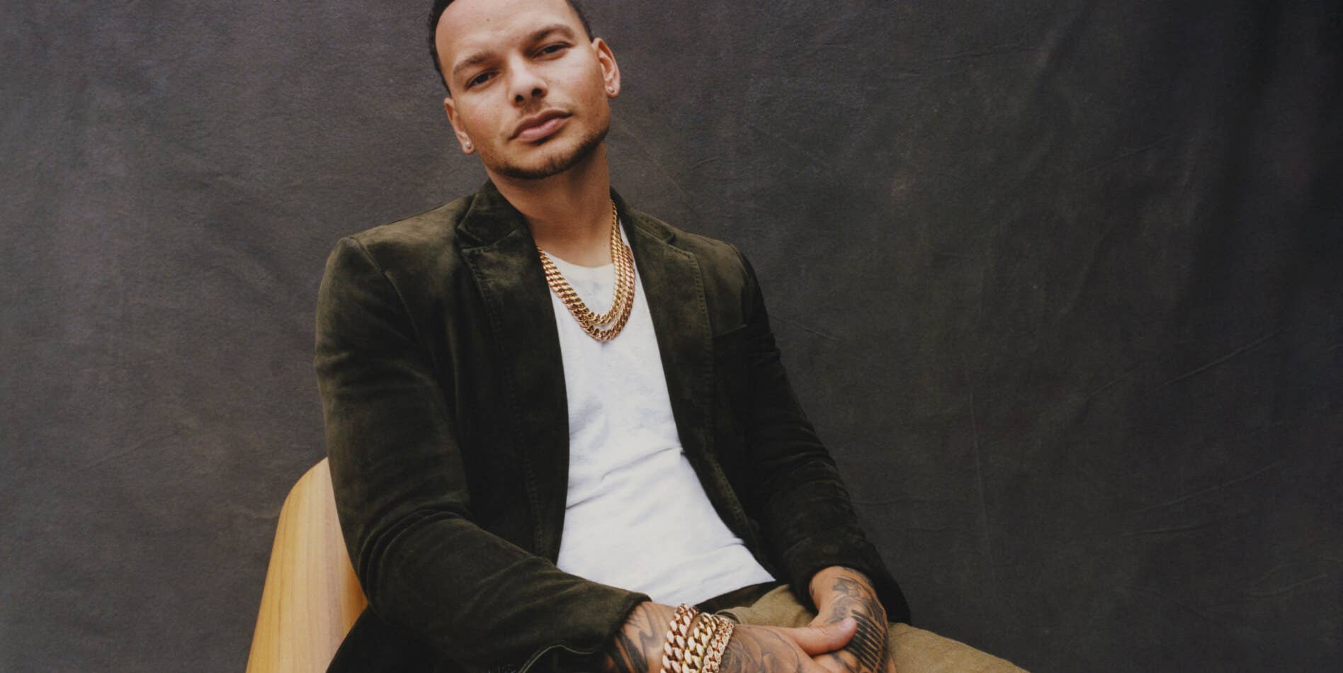 An image of Kane Brown wearing David Yurman jewelry.