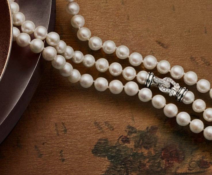 An image of a pearl strand necklace.