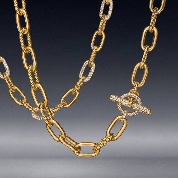 Deux cha&icirc;nes Madison en or de David Yurman.