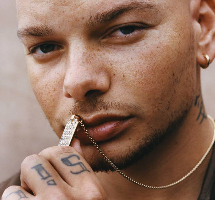 An image of Kane Brown wearing a gold tag.