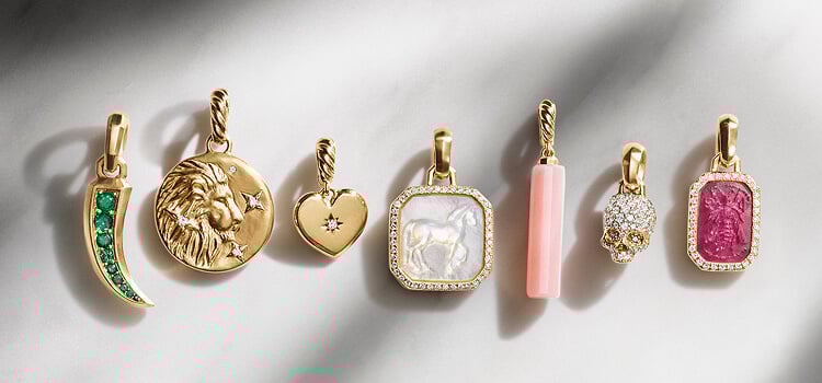 Sept breloques et amulettes de David Yurman.