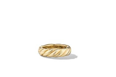 shop sculpted cable band ring in 18K yellow gold.
