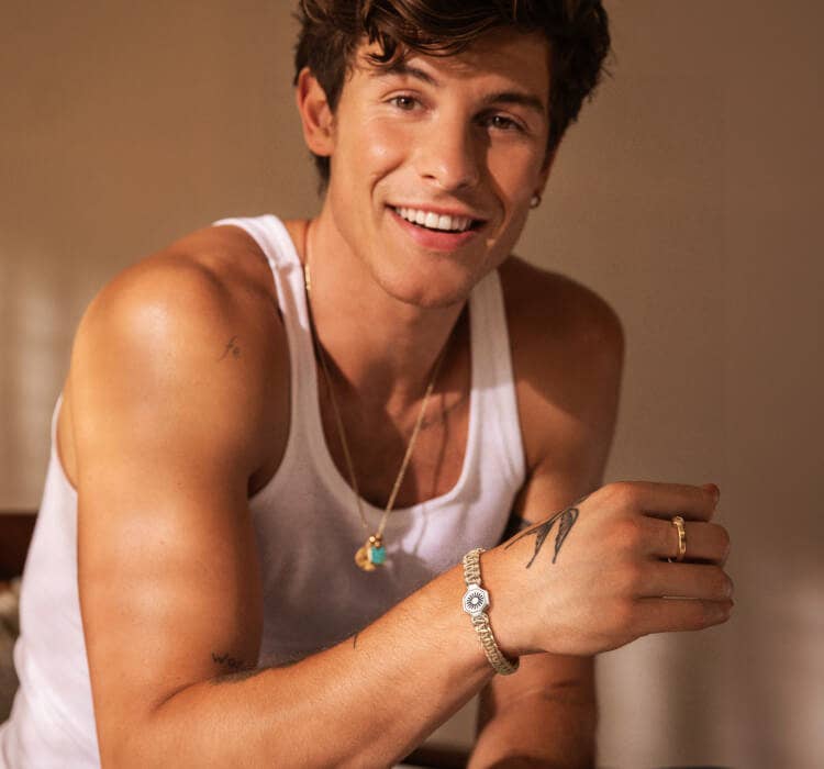An image of Shawn Mendes wearing David Yurman jewelry.