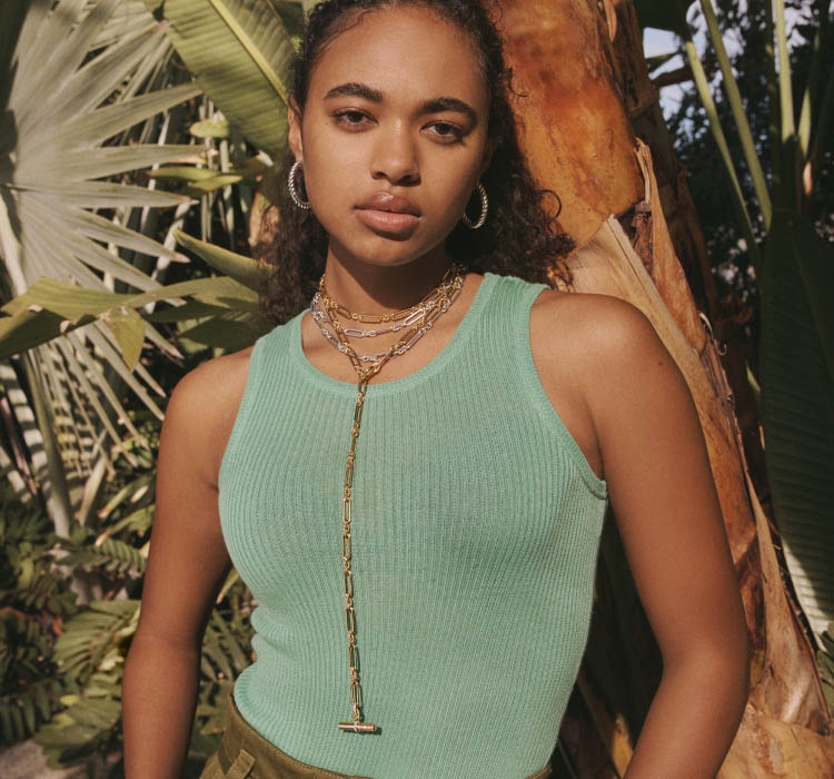 An image of Chandler Kinney wearing a lexington toggle necklace.