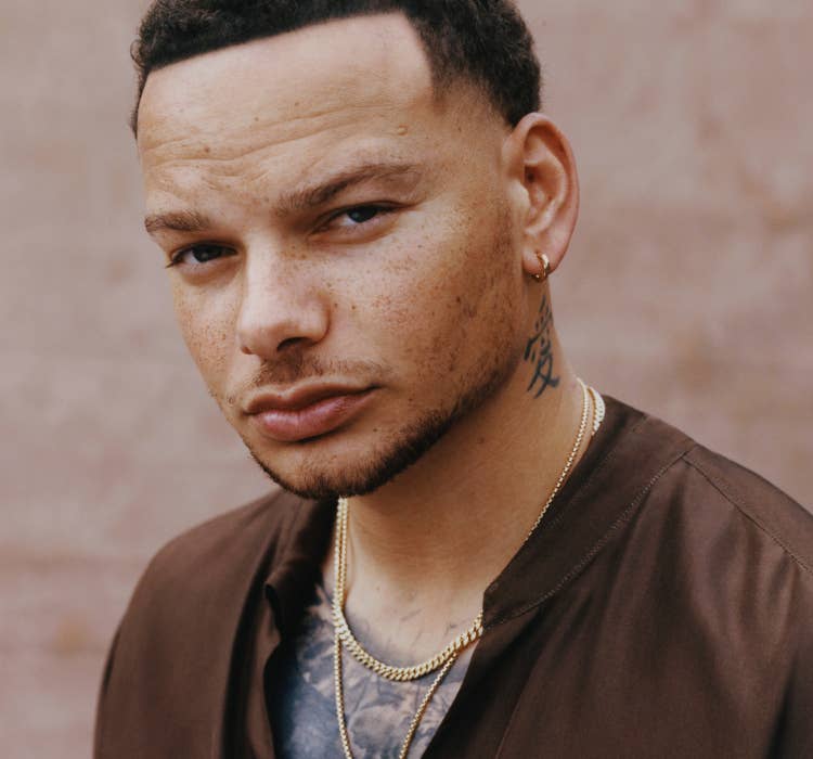 An image of Kane Brown wearing a gold tag.