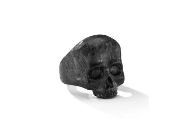 Shop Memento Mori skull ring in forged carbon with yellow gold.