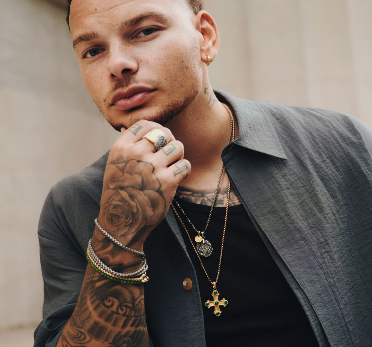 An image of Kane Brown wearing Shipwreck.