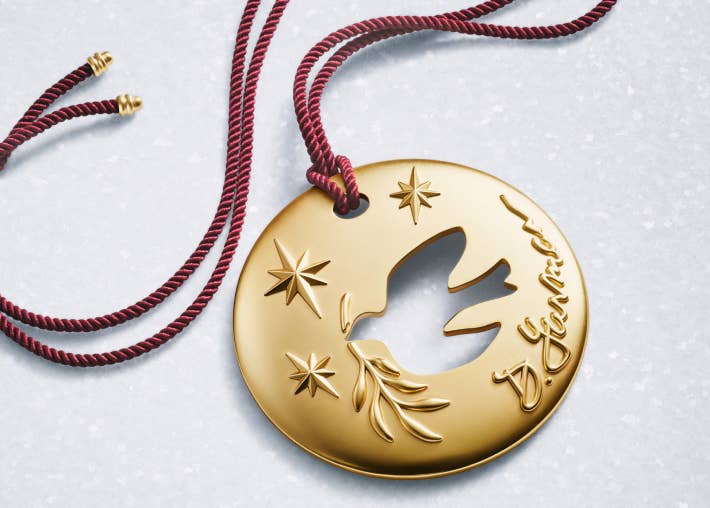 An image of the 2023 David Yurman dove ornament.