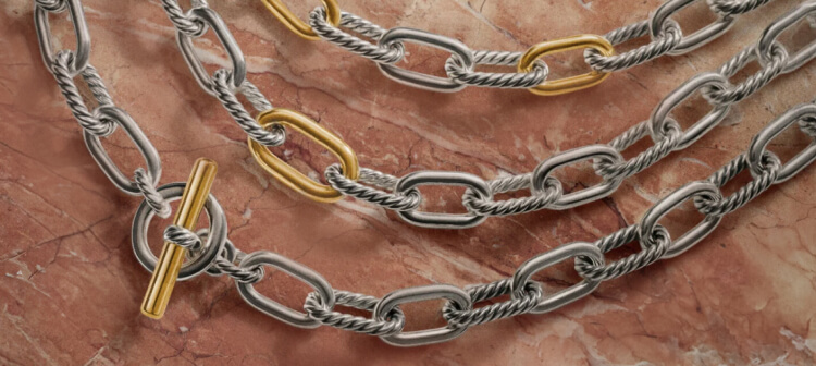 Deux colliers avec c&oelig;ur de David&nbsp;Yurman.