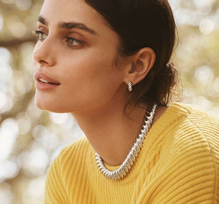 An image of Taylor Hill wearing Sculpted Cable collection.