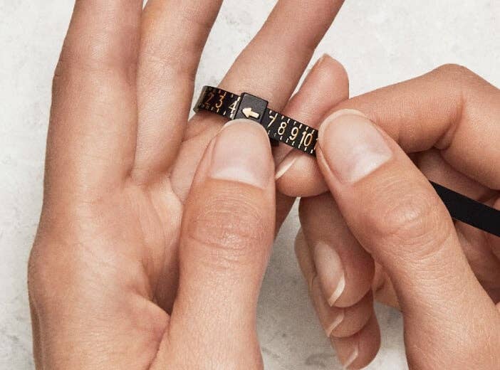 Making a loop with the David Yurman Ring Sizer.