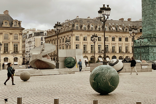Learn more about the Musée du Louvre.
